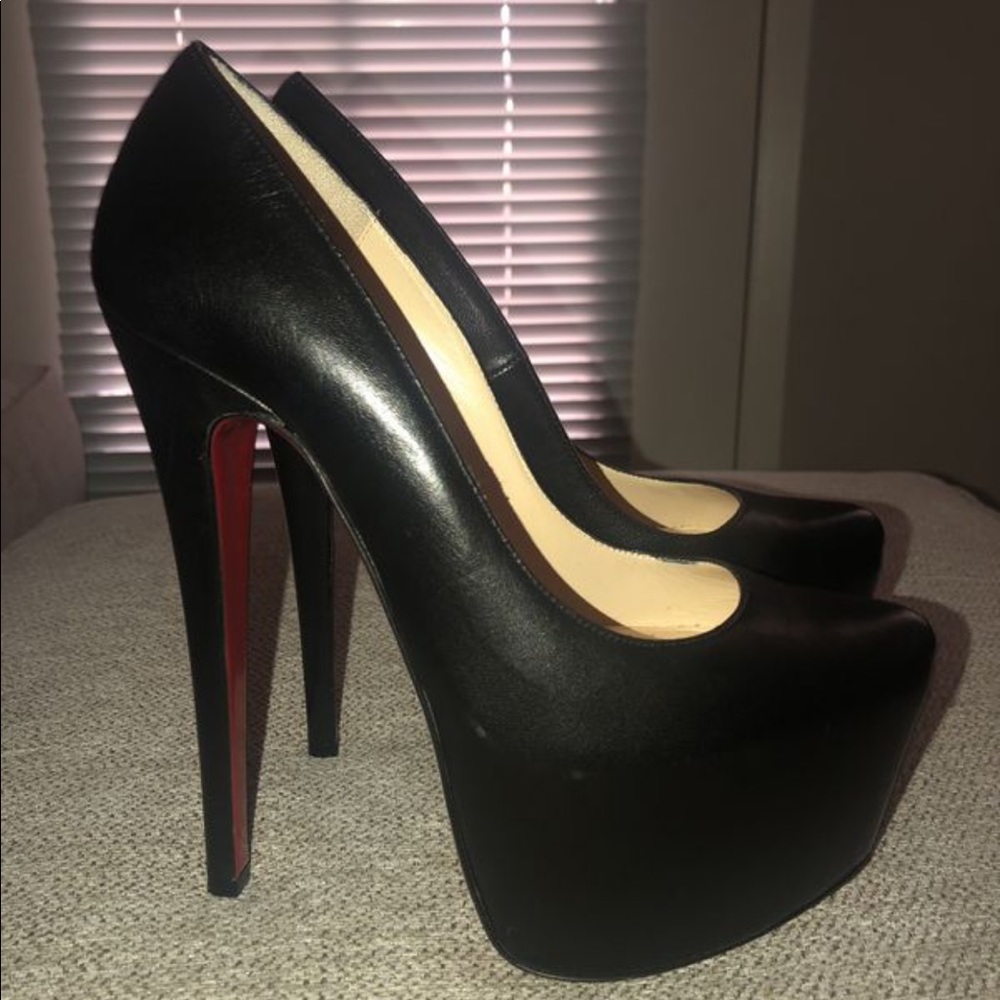 Christian Louboutin pumps size 35/ 5.0